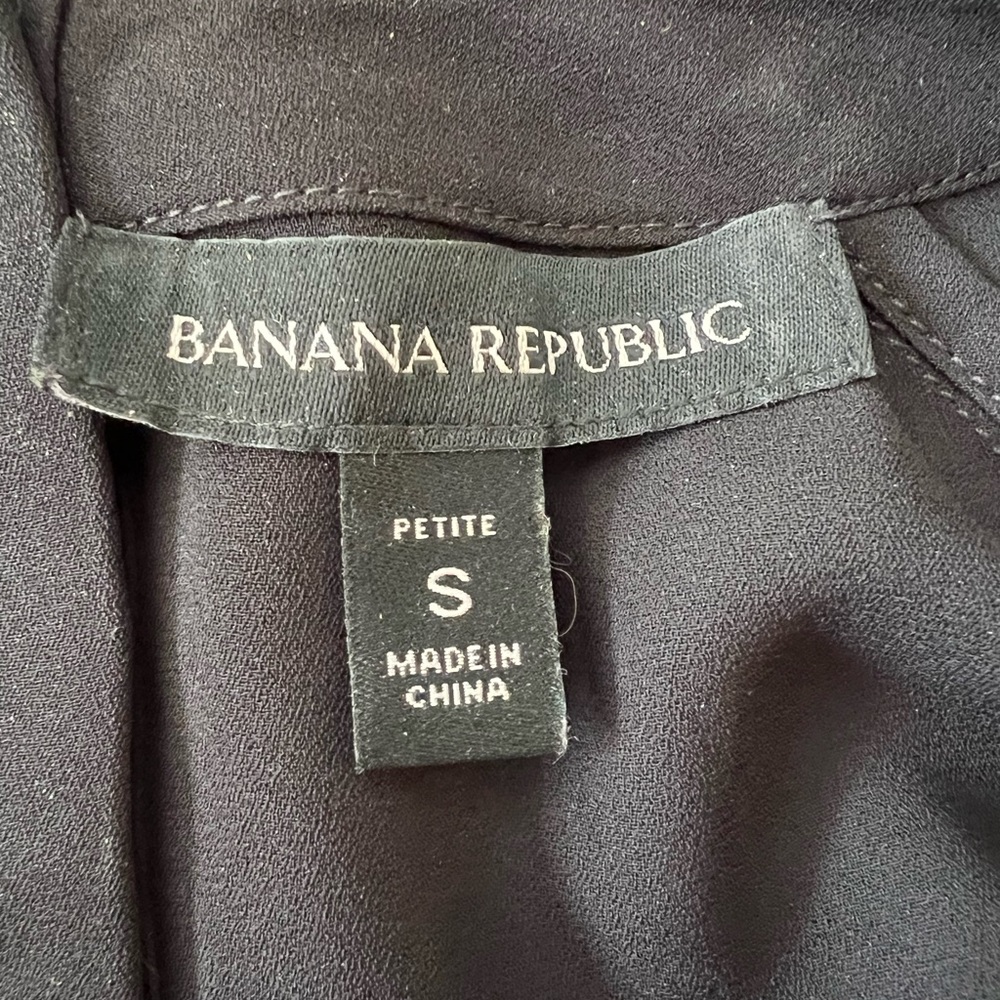 Banana Republic black shear top. Size S